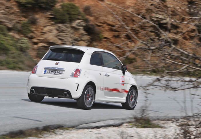 Απολαυστικό σε δρόμους με στροφές το 500 Abarth.